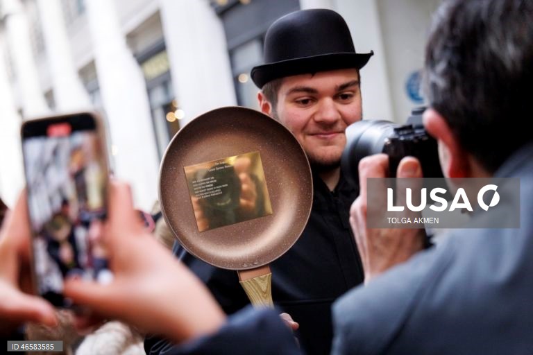 Reino Unido: Tradicional corrida do Dia da Panqueca em Londres