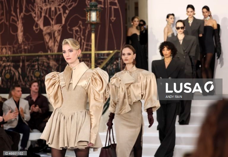 Reino Unido: Desfile de Paul Costelloe na Semana de Moda de Londres
