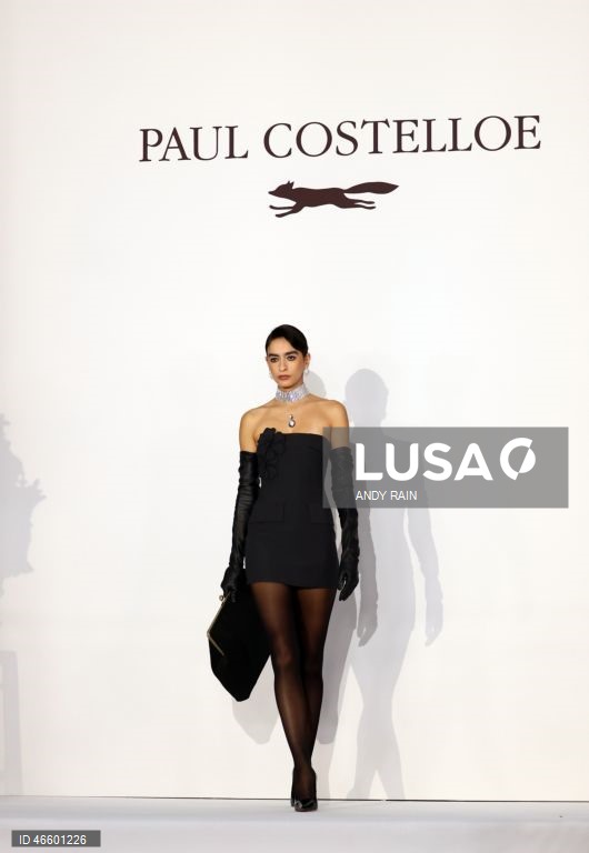 Reino Unido: Desfile de Paul Costelloe na Semana de Moda de Londres