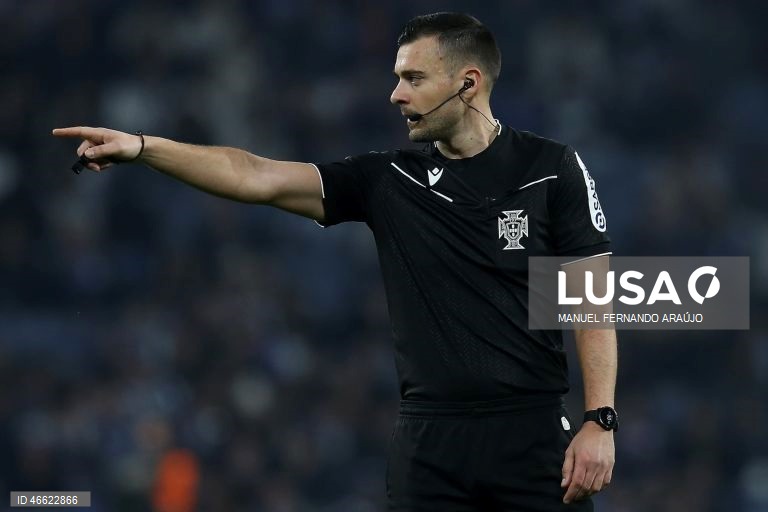 O líder FC Porto manteve hoje a vantagem de quatro pontos sobre o Sporting ao vencer em casa o Rio Ave, por 1-0, com um golo de Froholdt, em jogo da 23.ª jornada da I Liga de futebol.