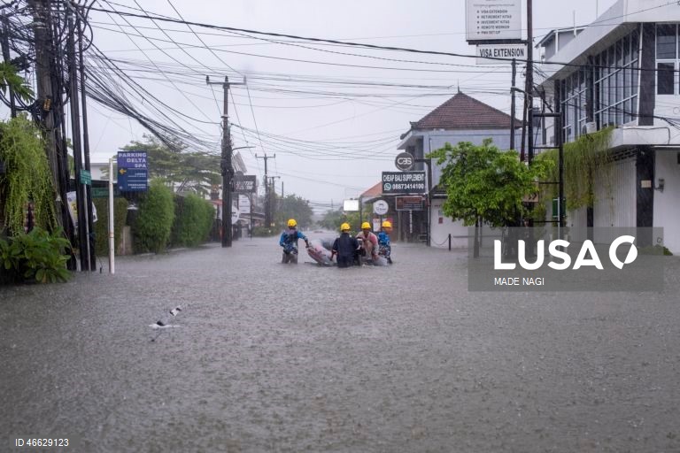 Indonésia: Chuvas fortes causam inundações em Bali