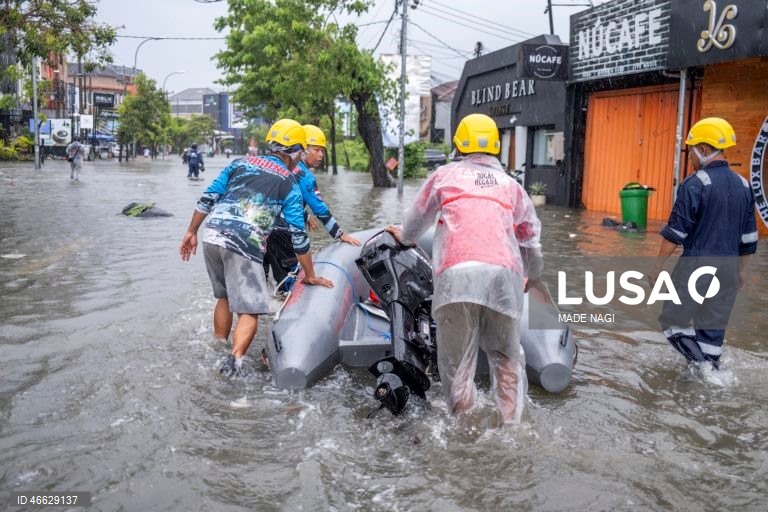 Indonésia: Chuvas fortes causam inundações em Bali