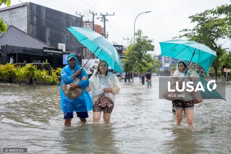 Indonésia: Chuvas fortes causam inundações em Bali