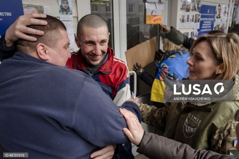 Ucrânia e Rússia trocam prisioneiros de guerra