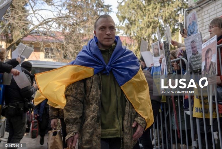 Ucrânia e Rússia trocam prisioneiros de guerra