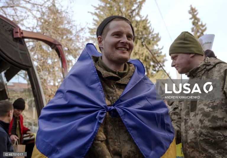 Ucrânia e Rússia trocam prisioneiros de guerra