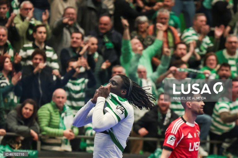O Sporting garantiu hoje a sua sexta presença consecutiva na ‘final four’ da Liga dos Campeões de futsal impondo-se ao Benfica por 7-4, na segunda mão dos quartos de final, recuperando da derrota averbada na casa dos campeões nacionais.