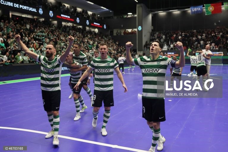 O Sporting garantiu hoje a sua sexta presença consecutiva na ‘final four’ da Liga dos Campeões de futsal impondo-se ao Benfica por 7-4, na segunda mão dos quartos de final, recuperando da derrota averbada na casa dos campeões nacionais.