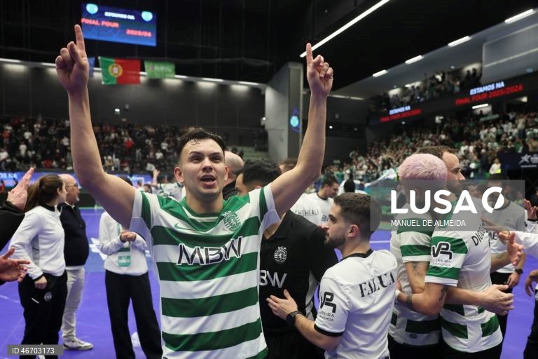 O Sporting garantiu hoje a sua sexta presença consecutiva na ‘final four’ da Liga dos Campeões de futsal impondo-se ao Benfica por 7-4, na segunda mão dos quartos de final, recuperando da derrota averbada na casa dos campeões nacionais.