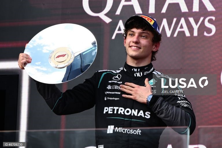 O piloto britânico George Russell (Mercedes) venceu hoje o Grande Prémio da Austrália de Fórmula 1, primeira prova da temporada e dos novos regulamentos técnicos, e é o primeiro líder do campeonato.