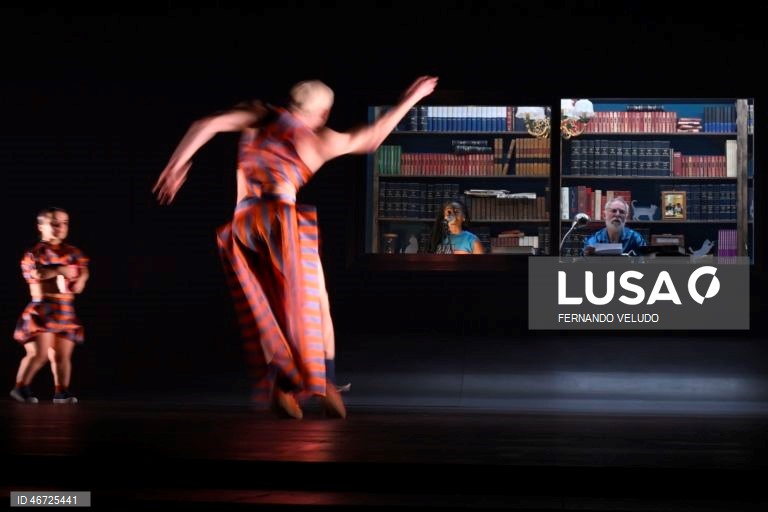 Ensaio de imprensa do espetáculo “Falsas Histórias Verdadeiras: Uma Pina Colagem “,  a primeira produção do novo diretor artístico, Victor Hugo Pontes, teatro Nacional São João, no Porto, 10 de março de 2026. A peça “Falsas Histórias Verdadeiras: Uma Pina Colagem“ é um espetáculo que remistura em cena a obra dramática e poética de Manuel António Pina (1943-2012), com composição musical de A Garota Não. FERNANDO VELUDO/LUSA