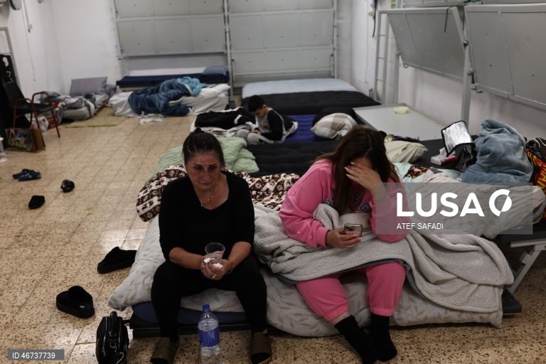 A vida quotidiana no norte de Israel durante o conflito regional em curso