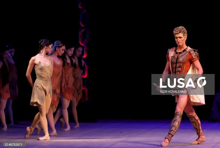 Quirguistão: Ballet "Spartacus" em cena em Bishkek