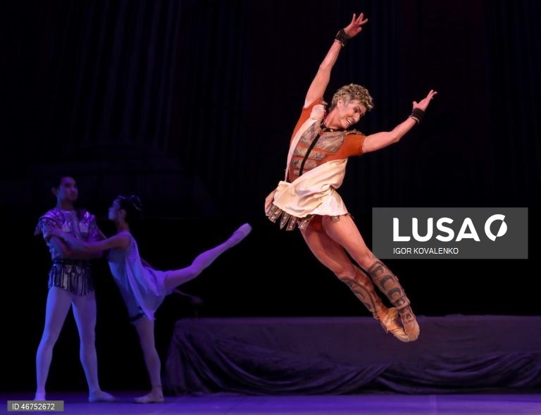 Quirguistão: Ballet "Spartacus" em cena em Bishkek