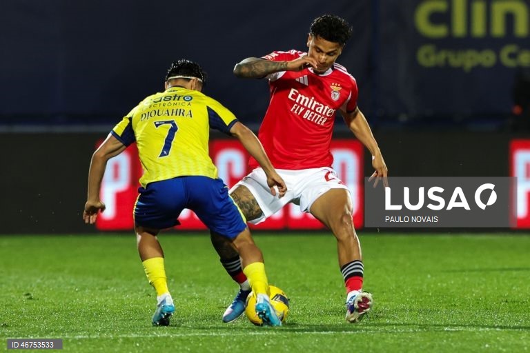 O Benfica visitou e venceu hoje o Arouca por 2-1, com uma reviravolta concretizada pelo avançado sérvio Ivanovic, aos 90+6 minutos, em encontro da 26.ª jornada da I Liga portuguesa de futebol.