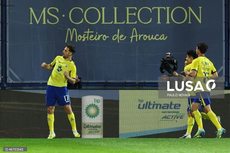 O Benfica visitou e venceu hoje o Arouca por 2-1, com uma reviravolta concretizada pelo avançado sérvio Ivanovic, aos 90+6 minutos, em encontro da 26.ª jornada da I Liga portuguesa de futebol.