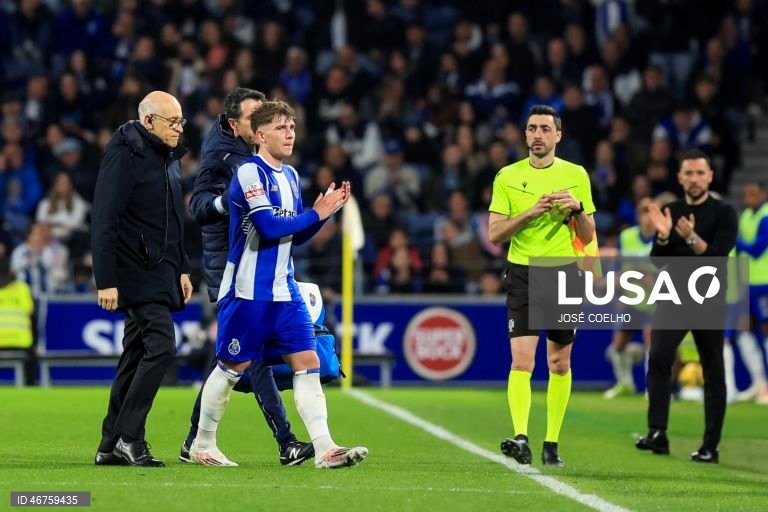 O FC Porto reforçou hoje a liderança da I Liga portuguesa de futebol, ao vencer o Moreirense por 3-0, depois do 2-2 na Luz, em encontro da 26.ª jornada, disputado no Estádio do Dragão, no Porto.