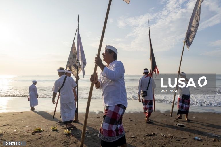 Indonésia: Cerimónia de limpeza espiritual em Bali