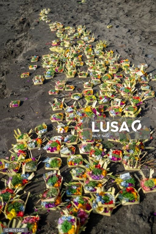 Indonésia: Cerimónia de limpeza espiritual em Bali