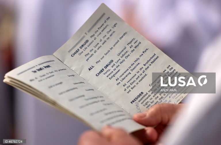 Reino Unido: Druidas celebram o equinócio da Primavera