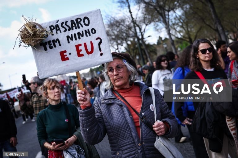 Manifestação “Casas para Viver”, organizada pelo Movimento Erradicar a Pobreza, em Lisboa, 21 de março de 2026. RODRIGO ANTUNES/LUSA