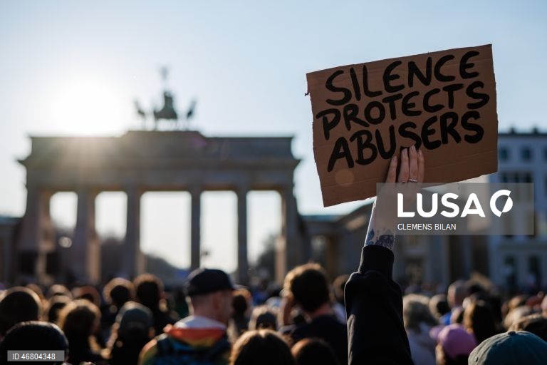 Berlim: Manifestação contra a violência digital sexualizada.