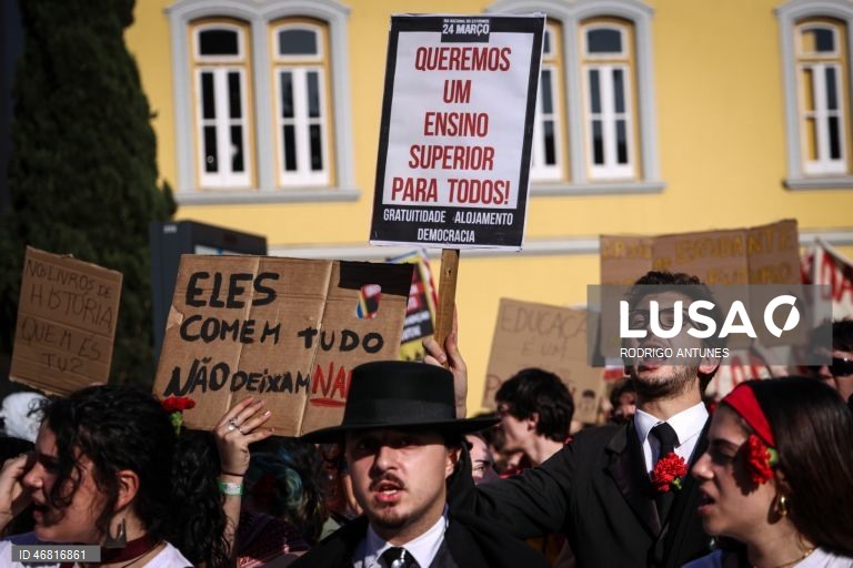 Manifestação Nacional de Estudantes do Ensino Superior organizada por mais de 40 estruturas do Movimento Associativo Estudantil, entre as quais Associações de Estudantes, Associações Académicas, núcleos, grupos académicos, tunas e comissões de residentes, associaram-se ao apelo de luta “24 de Março - Dia Nacional do Estudante, pela gratuitidade, alojamento, democracia, em Lisboa, 24 de março de 2026. RODRIGO ANTUNES/LUSA