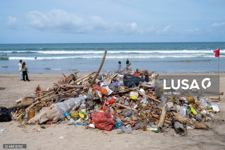 Indonésia: Poluição ambiental no Bali
