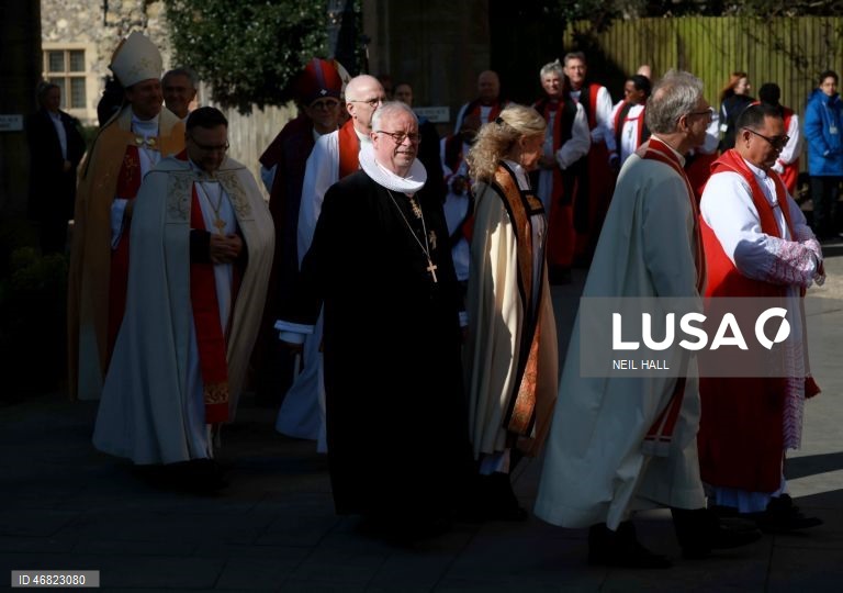 Reino Unido: Sarah Mullally  é a primeira mulher a assumir o cargo de arcebispo de Caterbury