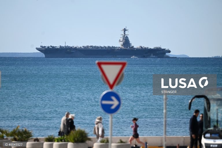 Porta-aviões da Marinha dos EUA USS Gerald R. Ford (CVN-78), atracado em Split, na Croácia. O navio chegou para reparações na sequência de um incêndio não relacionado com combate, ocorrido durante operações no Mar Vermelho.