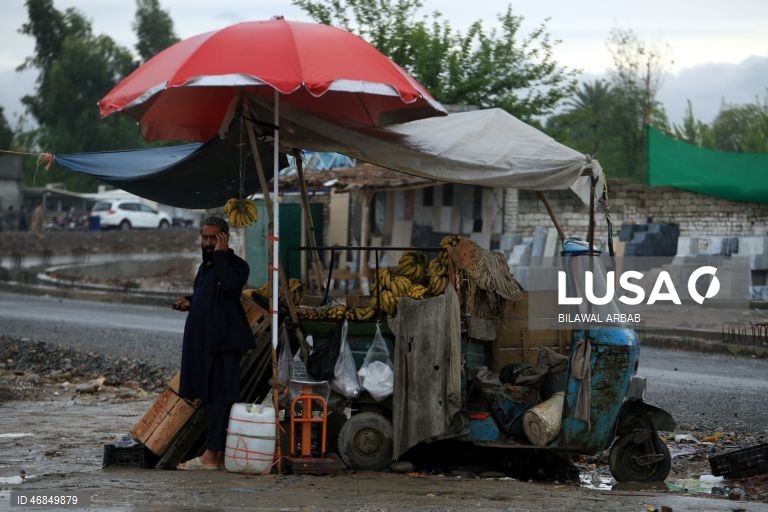 Paquistão: Chuva intensa em Peshawar