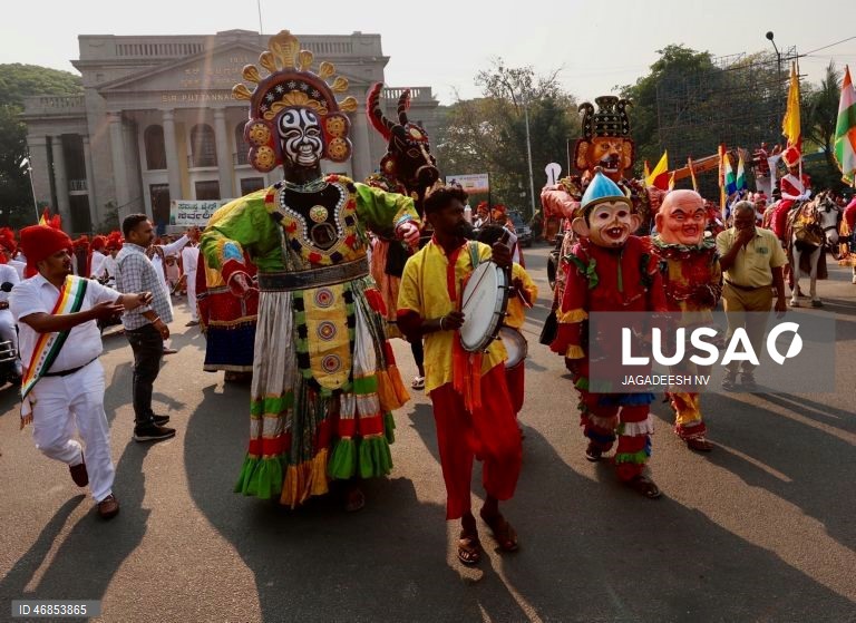 Índia: Celebrações em Bangalore do nascimento de Mahavira, fundador do Jainismo
