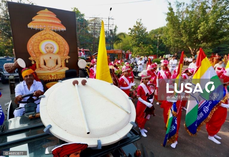 Índia: Celebrações em Bangalore do nascimento de Mahavira, fundador do Jainismo