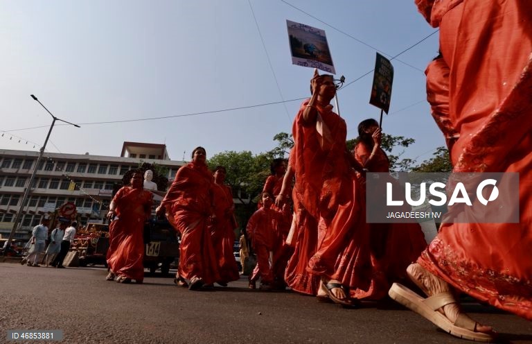 Índia: Celebrações em Bangalore do nascimento de Mahavira, fundador do Jainismo