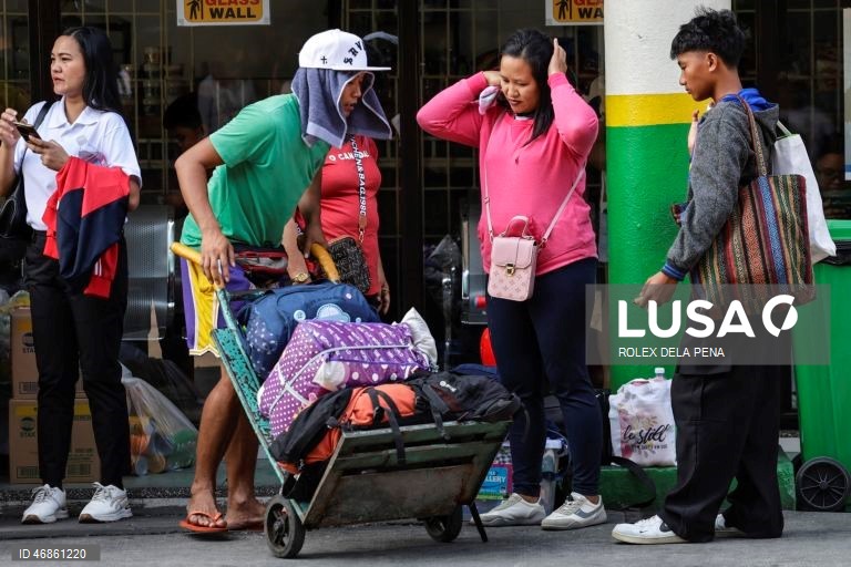Filipinas: Viajantes acorrem aos terminais de transporte em todo o país durante a Semana Santa
