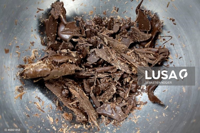 França: Produção de chocolate da Páscoa em andamento em Biot