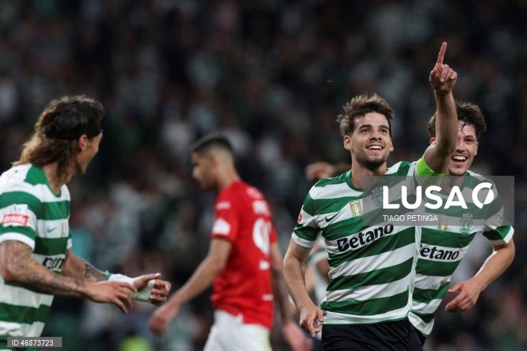 O Sporting venceu hoje na receção ao Santa Clara, por 4-2, depois de ter começado o jogo da 28.ª jornada da I Liga portuguesa de futebol a perder, colocando-se provisoriamente a quatro pontos do líder FC Porto.