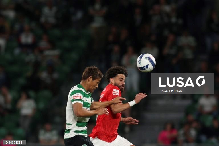 O Sporting venceu hoje na receção ao Santa Clara, por 4-2, depois de ter começado o jogo da 28.ª jornada da I Liga portuguesa de futebol a perder, colocando-se provisoriamente a quatro pontos do líder FC Porto.