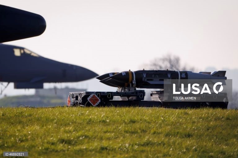 Atividade militar dos EUA na base da RAF Fairford, durante um cessar-fogo provisório entre os EUA e o Irão. 