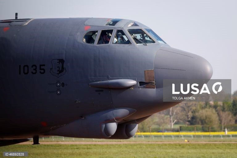 Atividade militar dos EUA na base da RAF Fairford, durante um cessar-fogo provisório entre os EUA e o Irão. 