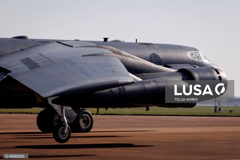 Atividade militar dos EUA na base da RAF Fairford, durante um cessar-fogo provisório entre os EUA e o Irão. 