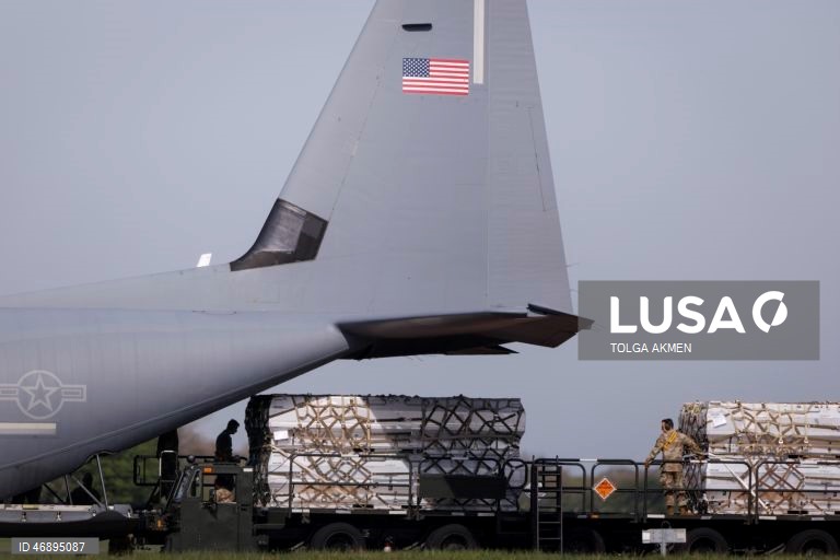 Atividade militar dos EUA na base da RAF Fairford, durante um cessar-fogo provisório entre os EUA e o Irão. 