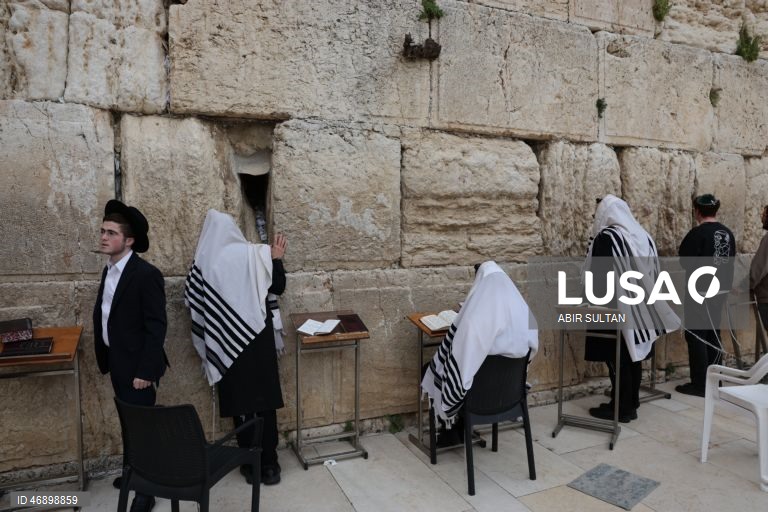 Jerusalém: O Muro das Lamentações reabre para orações