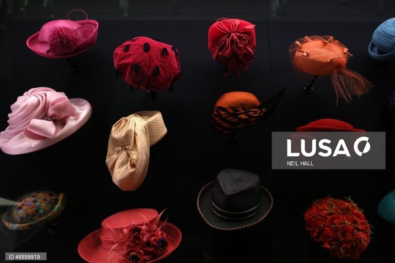 Exposição sobre o estilo da Rainha Isabel II no Palácio de Buckingham