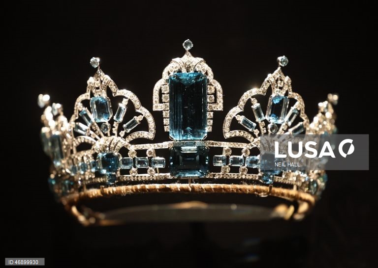 Exposição sobre o estilo da Rainha Isabel II no Palácio de Buckingham