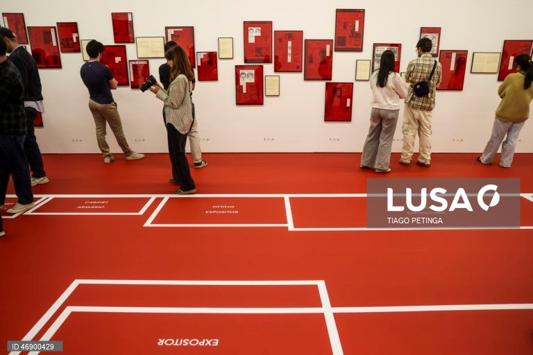 Visita de imprensa às exposições "Personagens e Intérpretes" na Culturgest em Lisboa, 9 de abril de 2026. As exposições comemoram os 50 anos de atividade como artista plástico e os 30 anos da vertente particular da obra de João Penalva. TIAGO PETINGA/LUSA