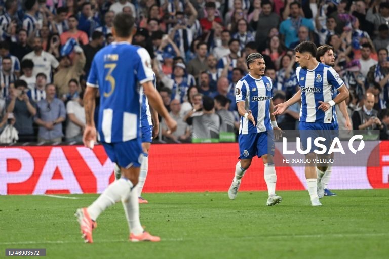 O FC Porto empatou hoje 1-1 na receção aos ingleses do Nottingham Forest, treinados pelo português Vítor Pereira, na primeira mão dos quartos de final da Liga Europa de futebol, num jogo com dois golos nos primeiros 15 minutos.