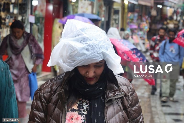 Índia: dia de chuva em Srinagar