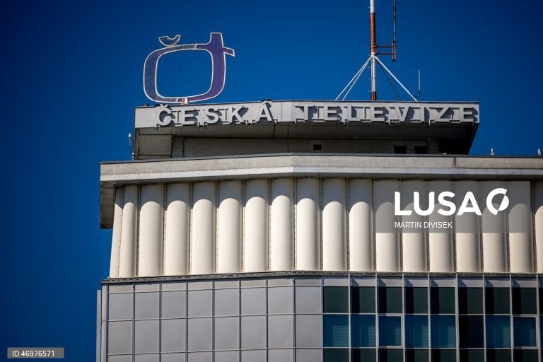 Praga: Estudantes manifestam-se em apoio às emissoras públicas.