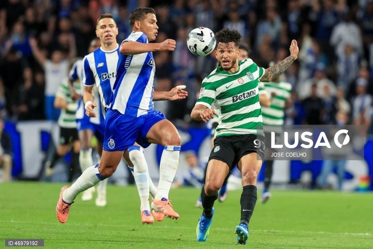O Sporting qualificou-se hoje pela 32.ª vez para a final da Taça de Portugal em futebol, ao empatar a zero no reduto do FC Porto, em encontro da segunda mão das meias-finais.